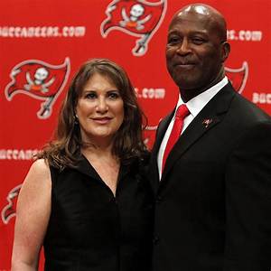 Nfl Coach Lovie Smith Wife Maryanne Smith Seems Younger Than Him- Know About Their Age Difference