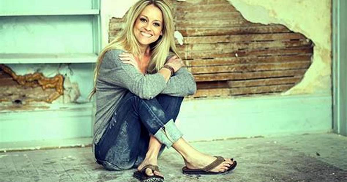 Nicole Curtis Married, Age, Net Worth, Baby, Salary, Husband, Bio