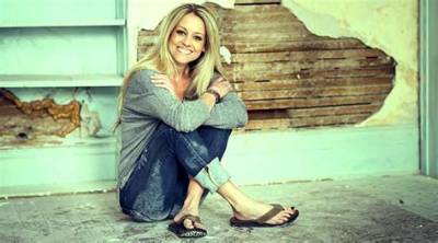 Nicole Curtis Married, Age, Net Worth, Baby, Salary, Husband, Bio