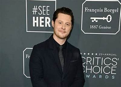 Noah Reid Bio, Wiki, Age, Height, Wife, the Best, Tour, Schitt’s Creek, Music, Gemini and Net Worth