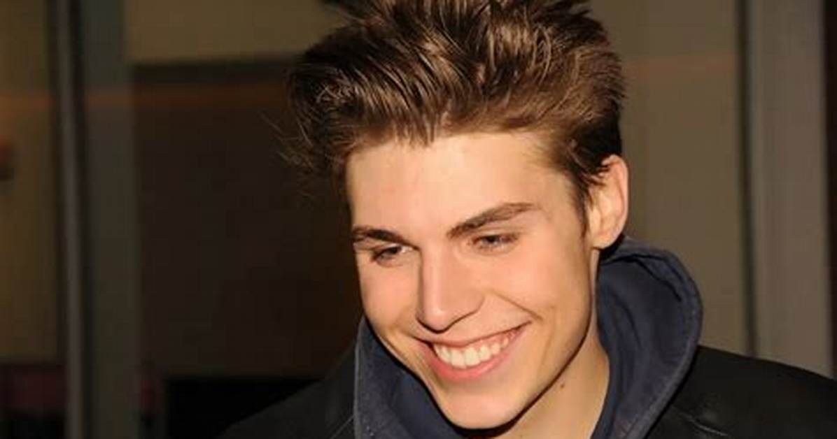 Nolan Funk Bio, Wiki, Age, Height, Wife, Movies, Tv Shows, Glee, Awkward, and Net Worth.