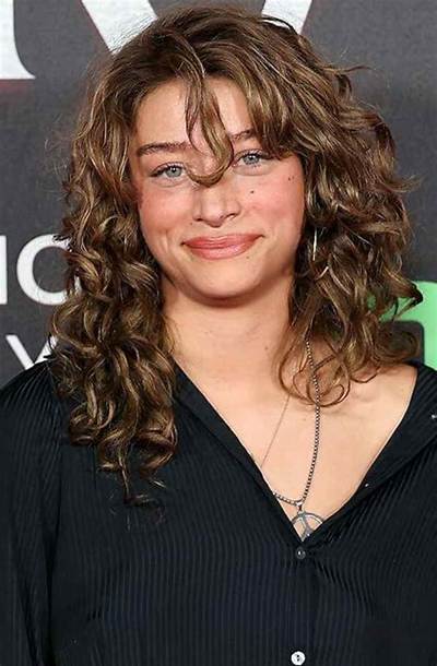 Odessa A’zion Bio, Age, Height, Family, Parents, Siblings, Dating, Films, Tv Shows and Net Worth