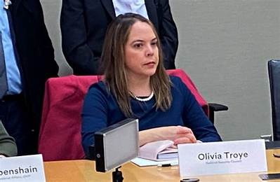 Olivia Troye Age, Facts, Husband, Net Worth, Job, Family, Education, Career, Party, Wiki, Size & Bio