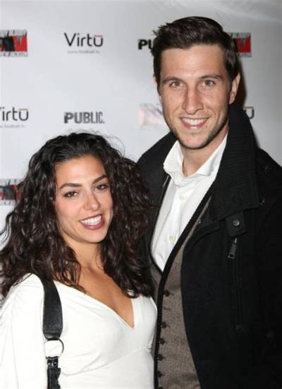 Pablo Schreiber: Wife, Net Worth, Tattoos, Smoking & Body Facts