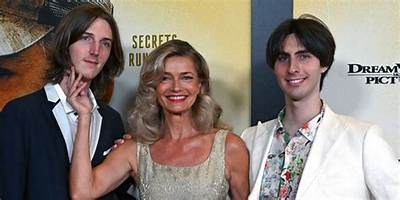 Paulina Porizkova Biography, Wiki, Height, Husband, Children, Age & Net Worth