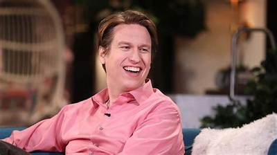 Pete Holmes Age, Height, Movies and Tv Shows, Education, Family