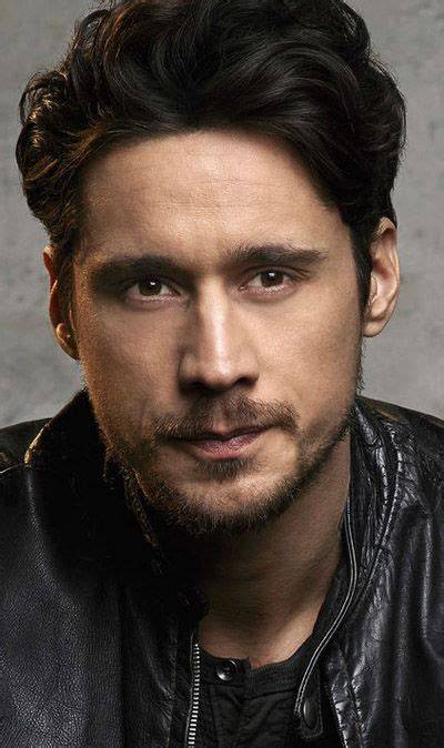 Peter Gadiot (James Valdez on Queen of the South) Bio Wiki, Wife, Dating