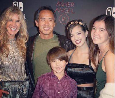 Peyton Elizabeth Lee Parents and Two Siblings Are Her Loving Family Members