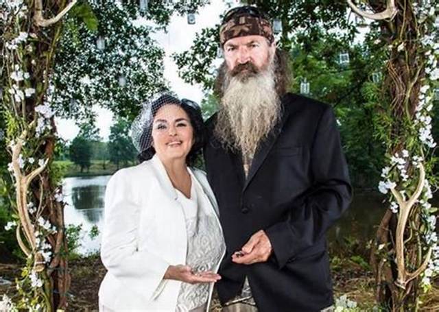 Phil Robertson: Wife, Net Worth, Tattoos, Smoking & Body Facts