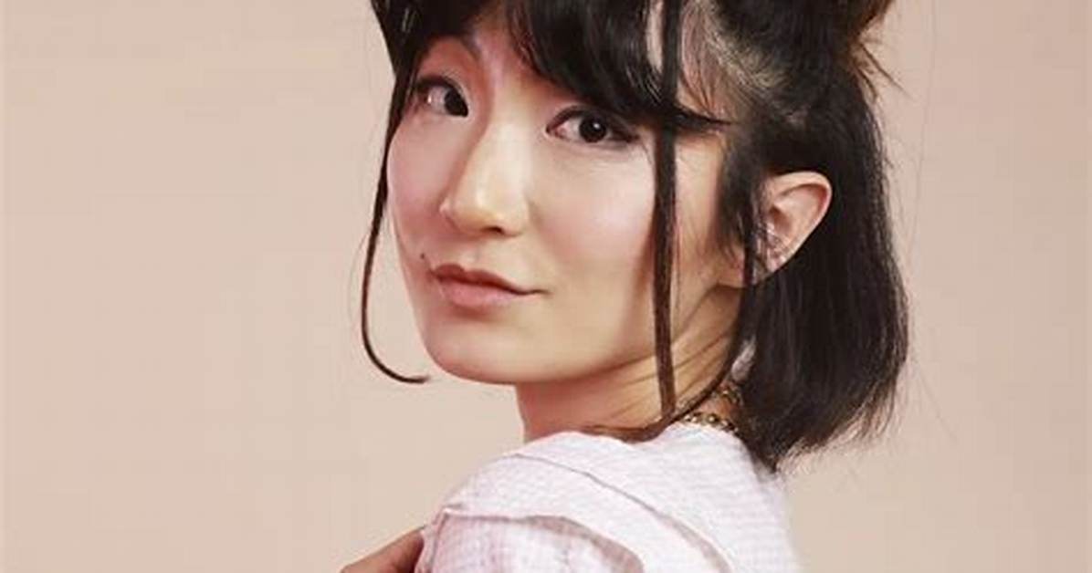 Poppy Liu I: Age, Birthday, Height, Net Worth, Wiki, Biography, Sister, Lucy Liu, Parents, Dating, Queer