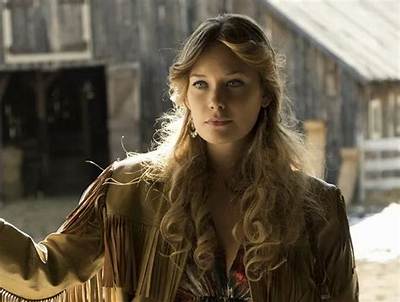Rachel Hackbarth Bio, Wiki, Age, Height, Family, Husband, Salary, Career, and Net Worth