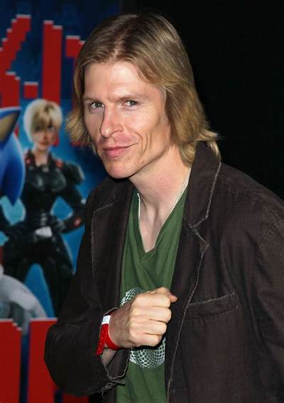 Reuben Langdon Bio- Age, Height, Wife, Devils May Cry, Net Worth