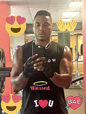 Rich Dollaz: Dating, Net Worth, Tattoos, Smoking & Body Facts