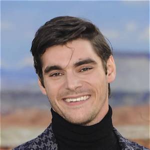 Rj Mitte Movies and Tv Shows, Height, Condition, Young, Instagram