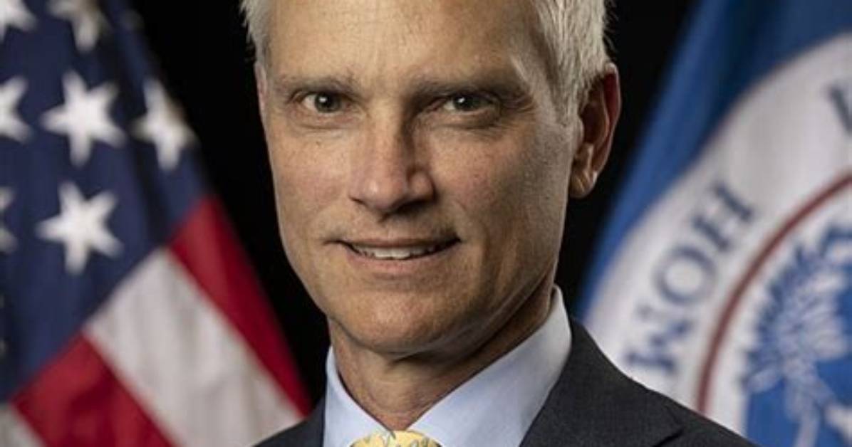 Robert Isom Wikipedia: Who Is the American Airlines New Ceo Replacing Doug Parker?