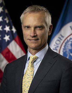 Robert Isom Wikipedia: Who Is the American Airlines New Ceo Replacing Doug Parker?