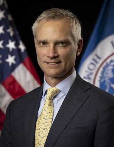 Robert Isom Wikipedia: Who Is the American Airlines New Ceo Replacing Doug Parker?
