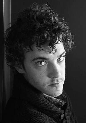 Robert Jumper Age, Height, Girlfriend: 10 Facts on the Actor