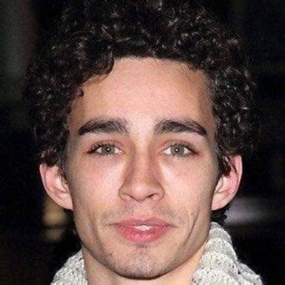 Robert Sheehan Gay: Bio, Wiki, Age, Joe Sheehan, Girlfriend, Misfits, Umbrella Academy, Movies, Tv Shows and Net Worth