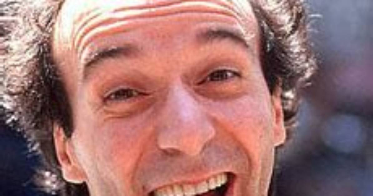 Roberto Benigni: Wife, Net Worth, Tattoos, Smoking & Body Facts