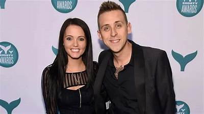 Roman Atwood Bio, Wiki, Age, Height, Wife, Youtube and Net Worth