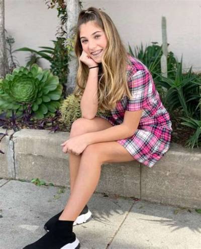 Rosie Mcclelland Age, Height, Family, Boyfriend, Bio, Career, Net Worth