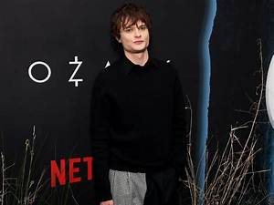 Rumors: Is Actor Charlie Tahan Gay? Girlfriend or Partner – Sexuality Disclosed