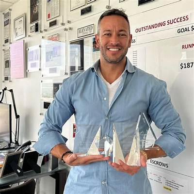 Santiago Arana from Buying Beverly Hills: Net Worth, Age, Wikipedia, Birthday & Instagram of the Real-Estate Agent!
