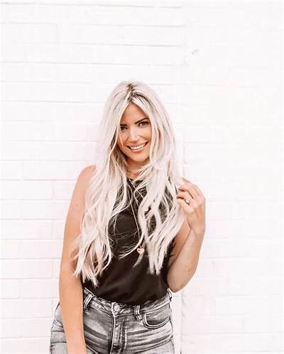 Sarah Nicole Landry Age and Net Worth: Meet the Influencer on Instagram