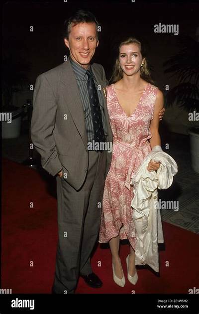 Sarah Owen Wiki, Age, Bio (James Woods’ Wife) Family, Height, Boyfriend