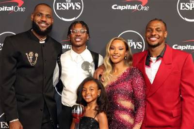 Savannah James Childhood and Family Support Growing Up