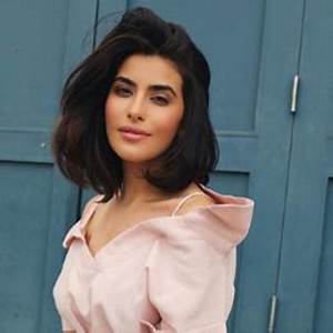 Sazan Hendrix (Blogger) Bio, Wiki, Age, Height, Family, Husband and Net Worth.