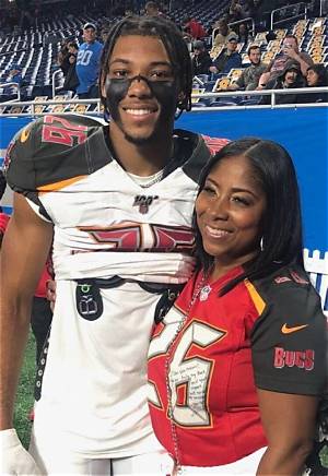 Sean Murphy Bunting Wife or Girlfriend – Is He Married? Age & Salary – Buccaneers