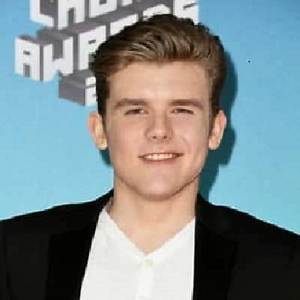Sean Ryan Fox Age, Bio, Wiki, Girlfriend, Indestructible, Net Worth, Perfect Crime, and Loud House