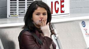 Selena Gomez: Boyfriend, Net Worth, Tattoos, Smoking & Body Measurements