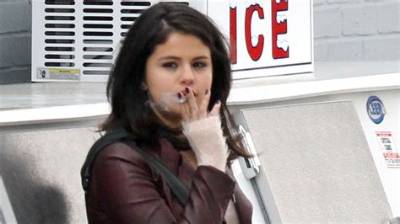 Selena Gomez: Boyfriend, Net Worth, Tattoos, Smoking & Body Measurements