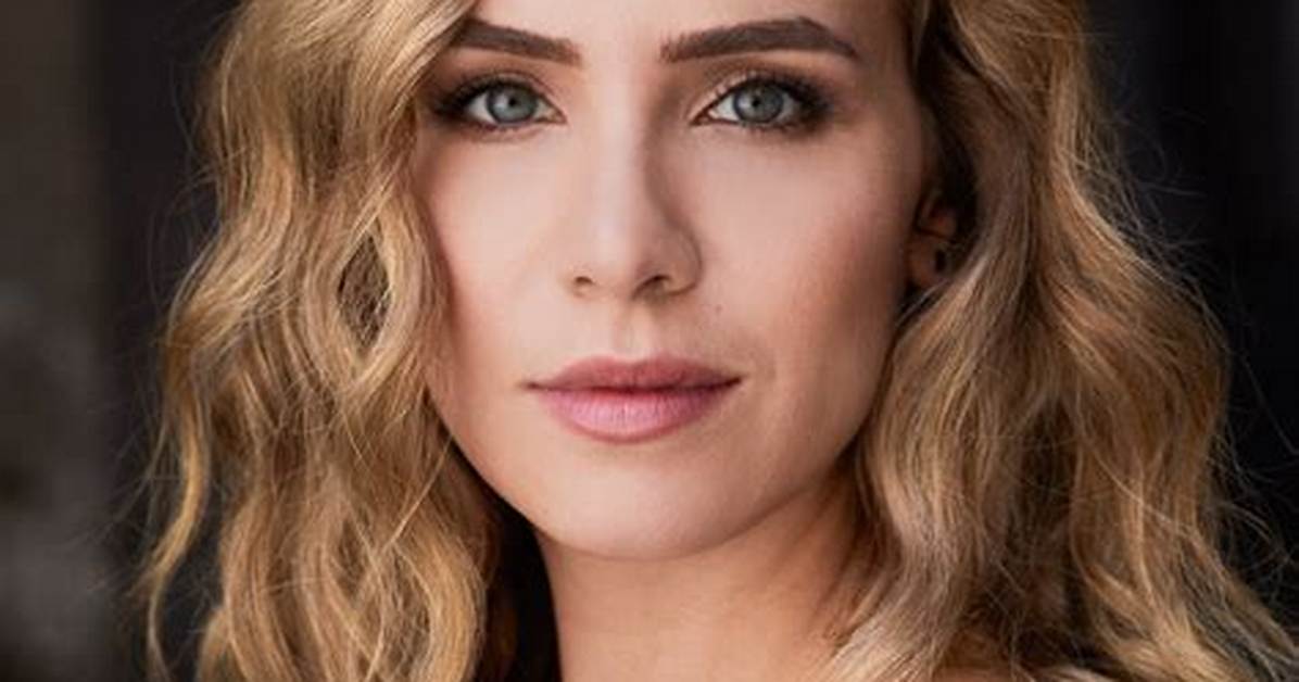 Sex/Life: Amber Goldfarb Age, Height – How Old Tall Is the Actress?