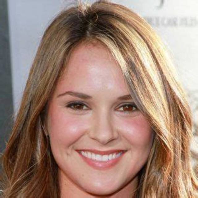 Shanley Caswell Bio, Wiki, Age, Birthday, Height, Family, Husband, Kids, Movies, and Net Worth