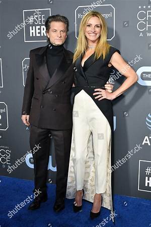 Shea Whigham: Wife, Net Worth, Tattoos, Smoking & Body Facts