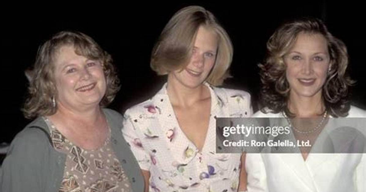 Shirley Knight’s Daughter; Sophie C. Hopkins Bio/Wiki, Age, Mother’s Death, Husband, Kids and Net Worth