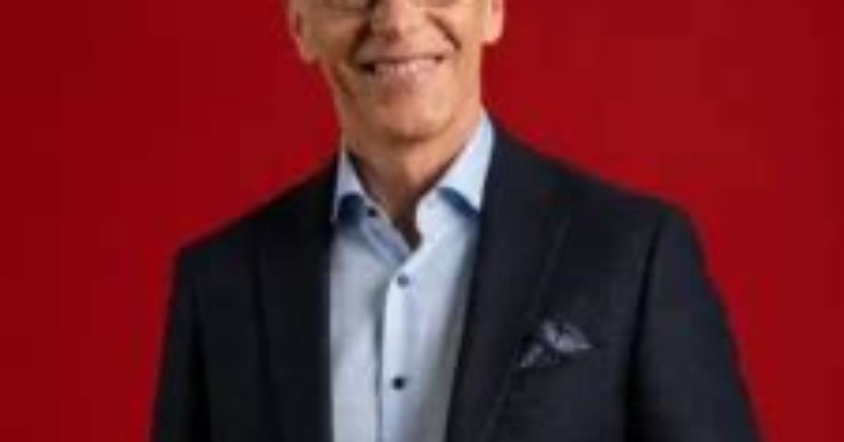 Simon Arias Bio, Wiki, Married, Wife, Age, Parents, Family, Agency, Football, Net Worth, Foundation and Facebook