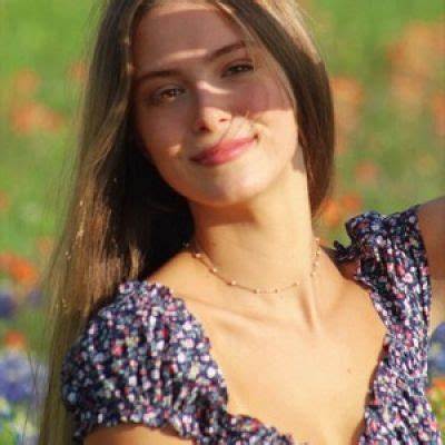 Sloane Veronico Age, Wiki, Net Worth, Bio, Height, Boyfriend?