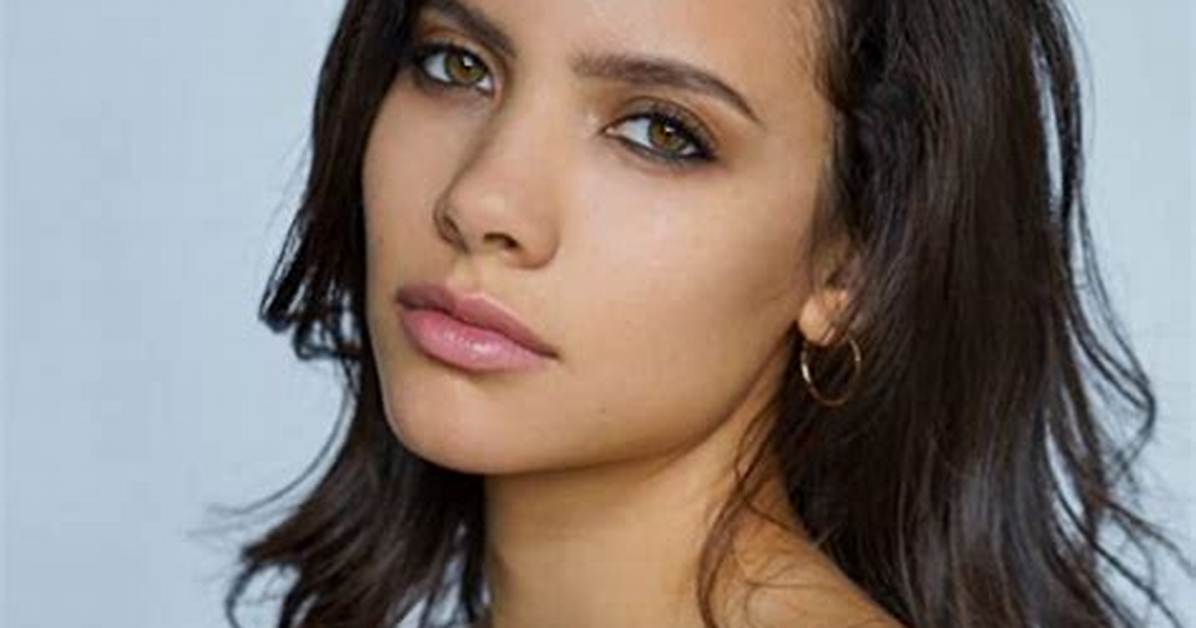 Sohvi Rodriguez Age, Bio, Wiki, Bikini – Who Is Mia from Animal Kingdom? Feet