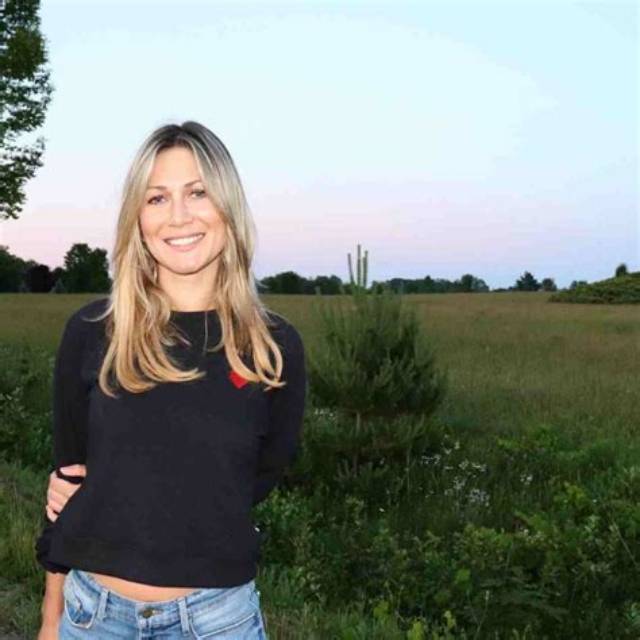 Sophia Jurksztowicz Bio, Wiki, Age, Height, Family, Husband, Nesn and Net Worth.