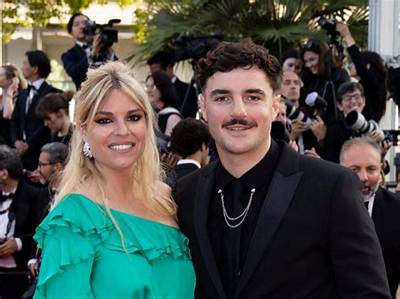 Sophie Tapie Biography, Net Worth, Mariage, Husband, Family, Age, Birthday, Parents, Siblings, Songs, Albums, Nationality, Career, Height, Facts, Wiki