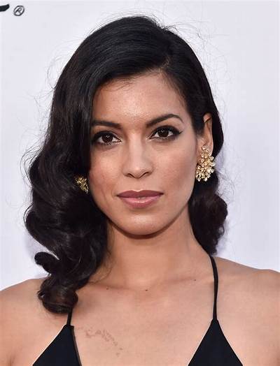 Stephanie Sigman Height, Weight, Net Worth, Age, Birthday, Wikipedia, Who, Instagram, Biography