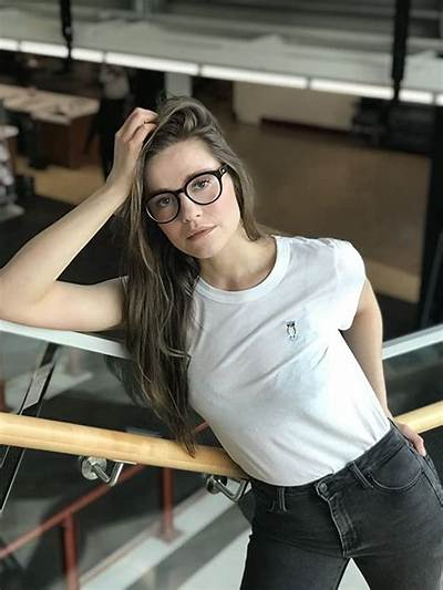 Stephanie Van Dyck