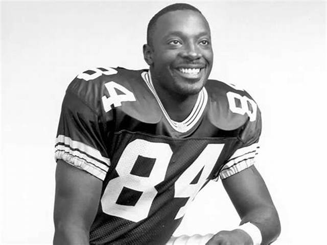 Sterling Sharpe Age, Wiki, Biography, Parents, Body Measurement, Salary, Family, Net Worth