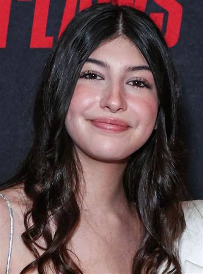Sunny Sandler Bio-Wiki, Age, Birthday, Father, Sister, Net Worth, Movies