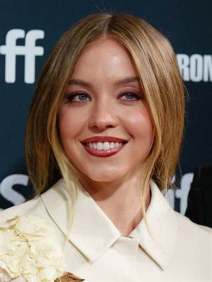 Sydney Sweeney Bio, Wiki, Age, Birthday, Height, Parents, Brother, Boyfriend, Mma, Net Worth, Euphoria, Sharp Objects, Once Upon a Time in Hollywood, Movies and Tv Shows